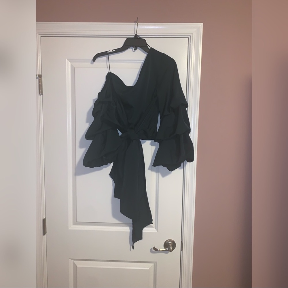 Ruffled sleeves shirt